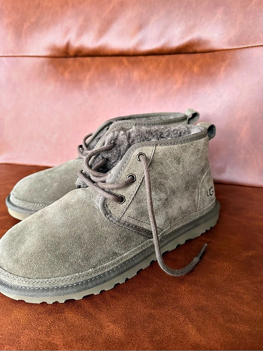 UGG Neumel Suede Shearling Chukka Boots Women’s Size 8 Gray Taupe Like New